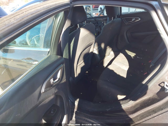 44106890 :رقم المزاد ، 1C3CCCAB3FN741880 vin ، 2015 Chrysler 200 Limited مزاد بيع