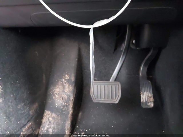 2026 TESLA MODEL Y 7SAYGDEE7TA385038 Photo 10