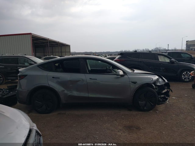 Tesla Model Y Long Range Launch Series/premium All-wheel Drive 2026 7SAYGDEE7TA385038 Image 13