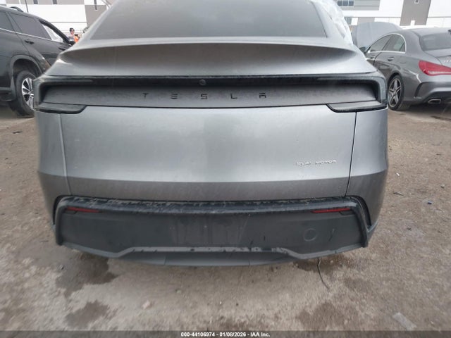 Tesla Model Y Long Range Launch Series/premium All-wheel Drive 2026 7SAYGDEE7TA385038 Image 16