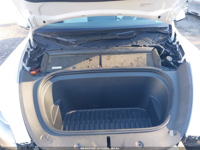 2024 TESLA MODEL Y 7SAYGDED2RF010631 Photo 9