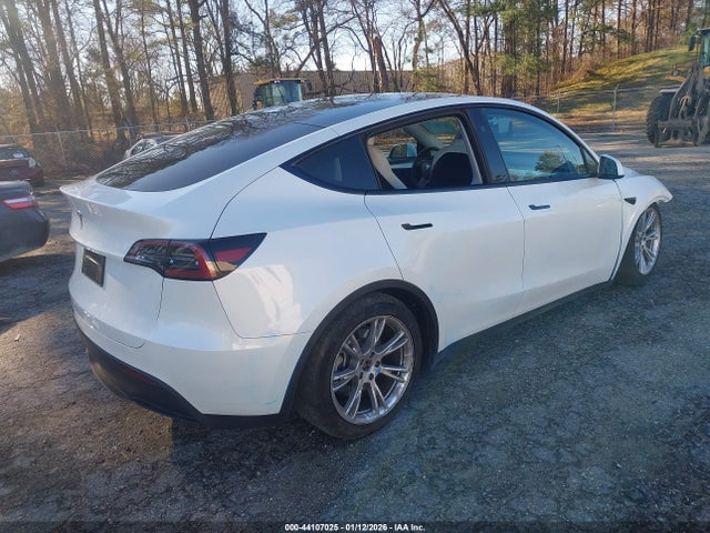 2024 TESLA MODEL Y 7SAYGDED2RF010631 Photo 3