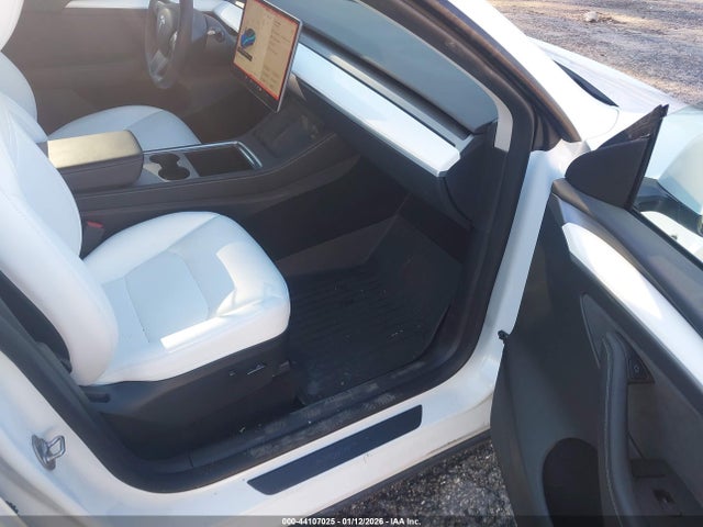 2024 TESLA MODEL Y 7SAYGDED2RF010631 Photo 4