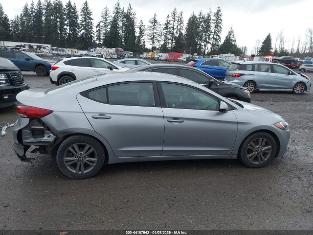 5NPD84LF7HH175667 Hyundai ELANTRA SE