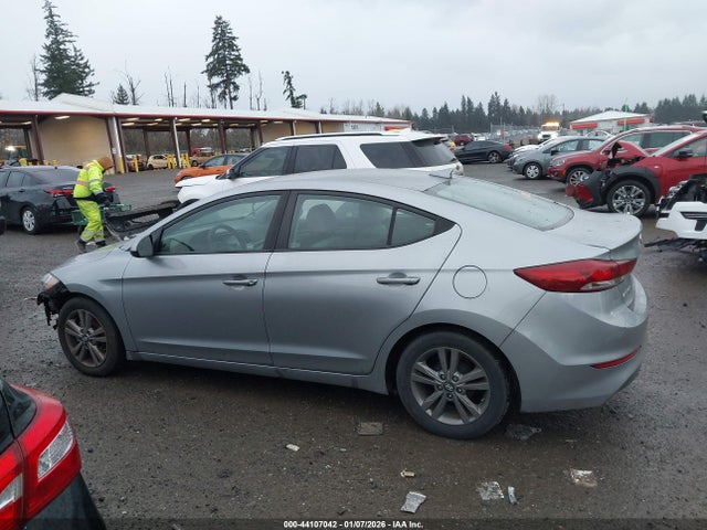 5NPD84LF7HH175667 Hyundai ELANTRA SE
