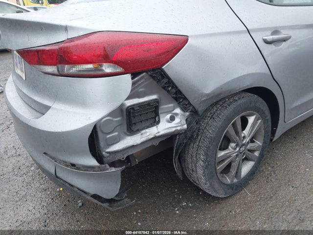 5NPD84LF7HH175667 Hyundai ELANTRA SE