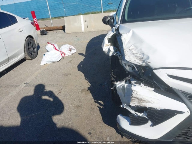 4T1G11AK9NU037996 Toyota CAMRY SE