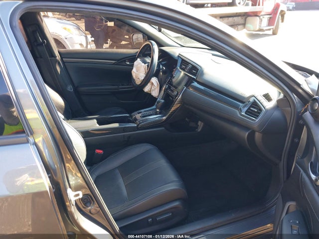 Продажа на аукционе авто 2018 Honda Civic Sport Touring, vin: SHHFK7H98JU409803, номер лота: 44107108