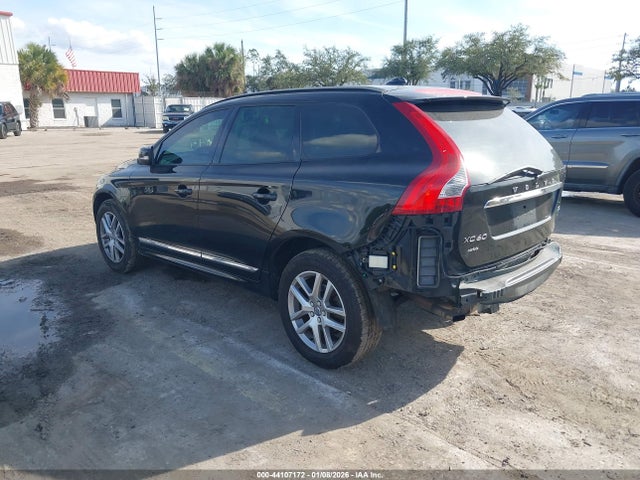2017 VOLVO XC60 YV440MDJ2H2079597 Photo 2