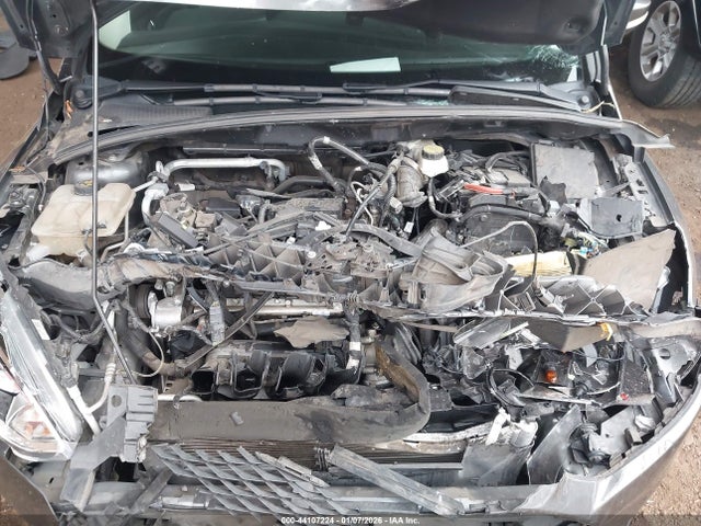 1FADP3K28JL279197 Ford FOCUS SE