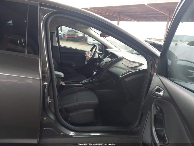 1FADP3K28JL279197 Ford FOCUS SE