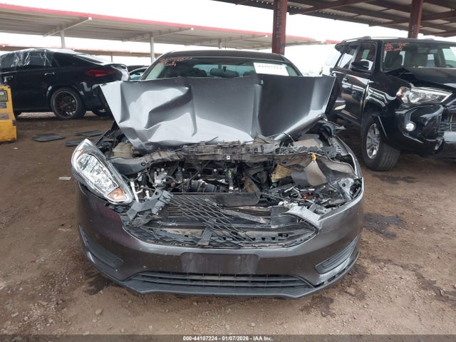 1FADP3K28JL279197 Ford FOCUS SE