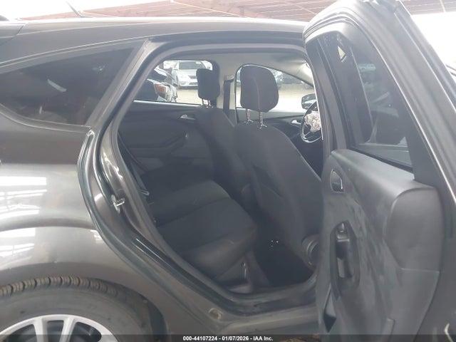 1FADP3K28JL279197 Ford FOCUS SE