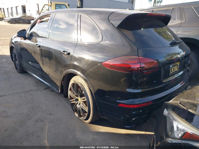 2018 PORSCHE CAYENNE WP1AD2A25JLA80737 Photo 2