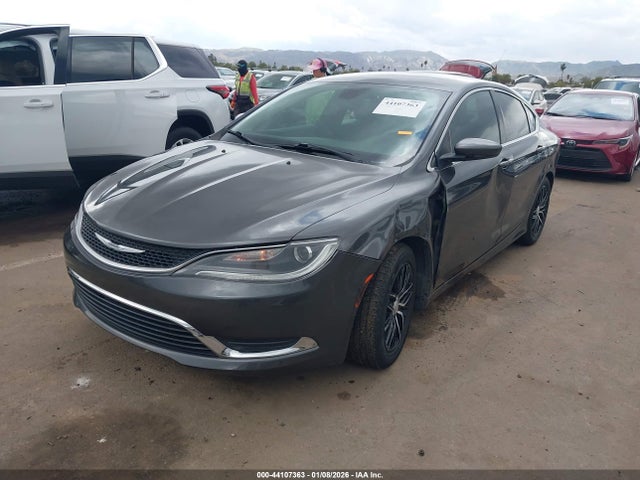 Chrysler 200 Limited 2015 1C3CCCAB8FN690084 Image 2