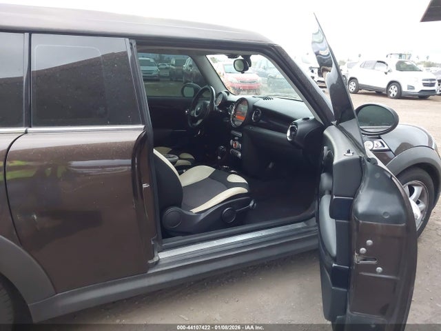 2010 MINI COOPER S CLUBMAN WMWMM3C51ATZ33126 Photo 4