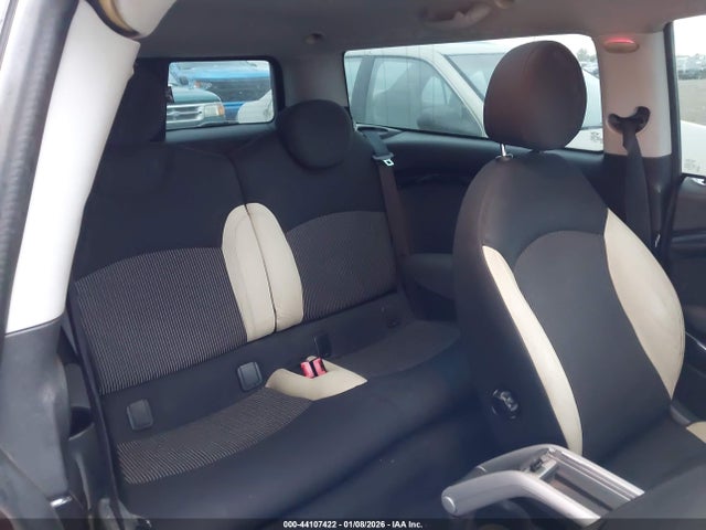 2010 MINI COOPER S CLUBMAN WMWMM3C51ATZ33126 Photo 7