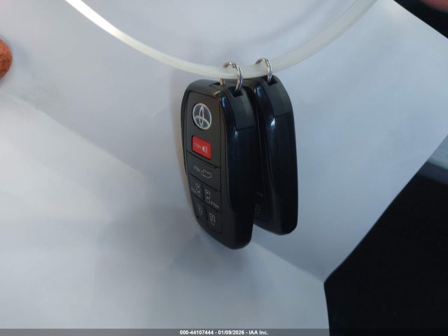 5TDJSKFC5SS200514 Toyota SIENNA XLE