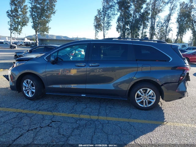 5TDJSKFC5SS200514 Toyota SIENNA XLE