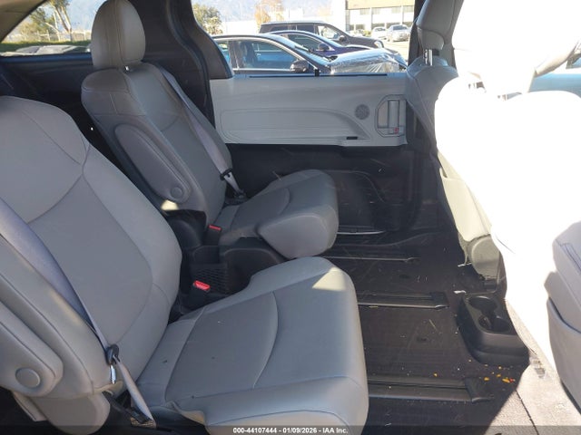 5TDJSKFC5SS200514 Toyota SIENNA XLE