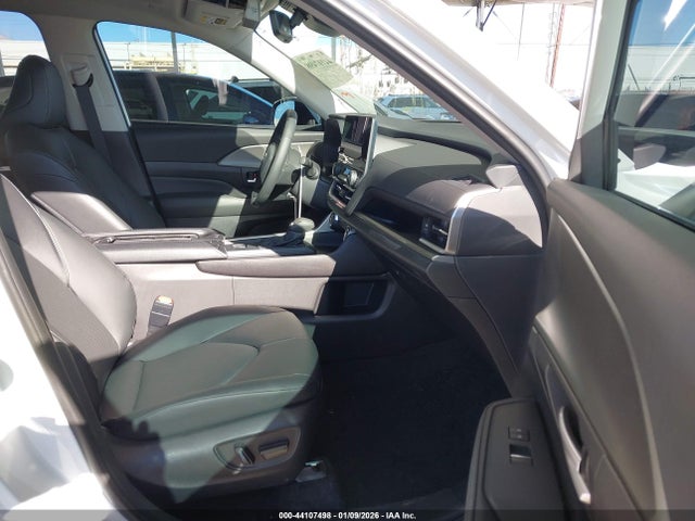 Toyota Grand Highlander Xle 2026 5TDAAAA50TS039562 Image 5