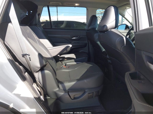 Toyota Grand Highlander Xle 2026 5TDAAAA50TS039562 Image 8