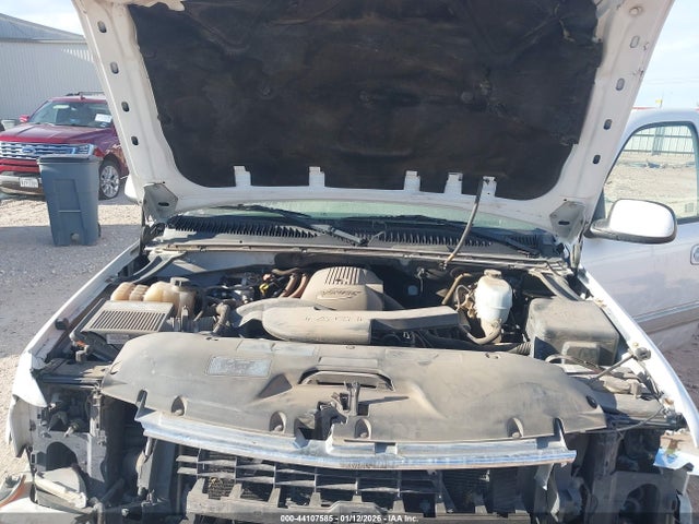 44107585 :رقم المزاد ، 3GNEC16Z75G226815 vin ، 2005 Chevrolet Suburban 1500 Lt مزاد بيع
