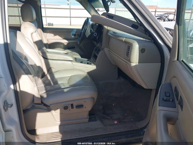 44107585 :رقم المزاد ، 3GNEC16Z75G226815 vin ، 2005 Chevrolet Suburban 1500 Lt مزاد بيع