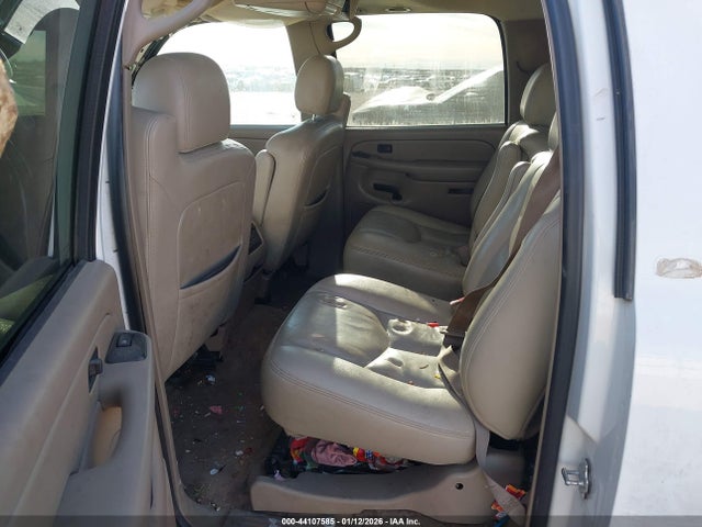 44107585 :رقم المزاد ، 3GNEC16Z75G226815 vin ، 2005 Chevrolet Suburban 1500 Lt مزاد بيع