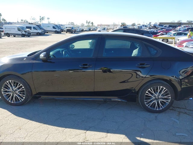 3KPF54AD3NE488430 KIA Forte Gt-line