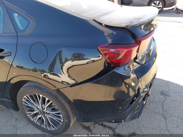 3KPF54AD3NE488430 KIA Forte Gt-line