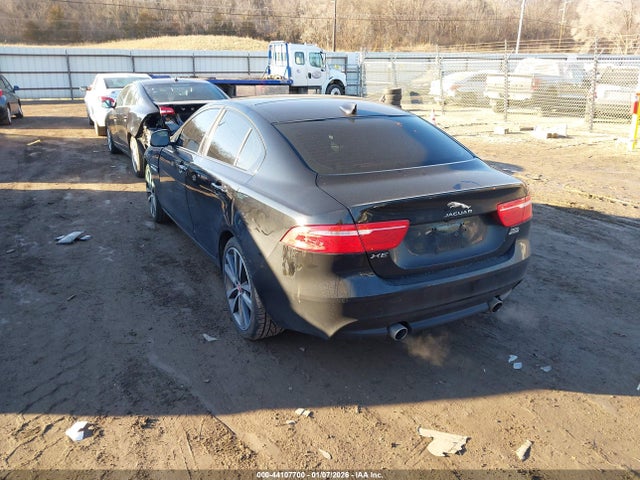 2018 JAGUAR XE SAJAK4GX6JCP36483 Photo 2