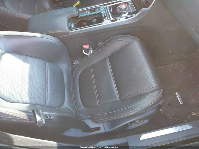 2018 JAGUAR XE SAJAK4GX6JCP36483 Photo 4