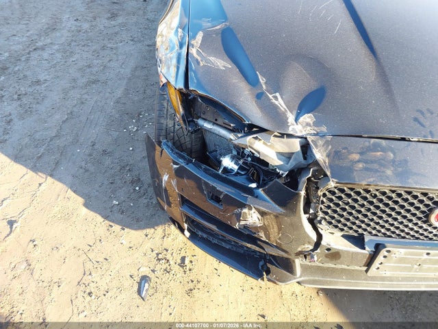 2018 JAGUAR XE SAJAK4GX6JCP36483 Photo 5