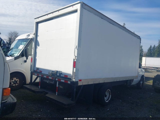 Ford E-450 Cutaway 2018 1FDXE4FS0JDC38338 Image 4