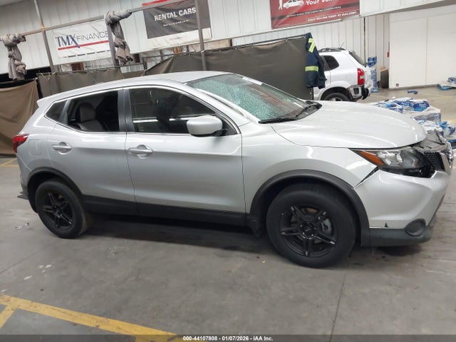 JN1BJ1CP5JW106594 Nissan Rogue Sport S