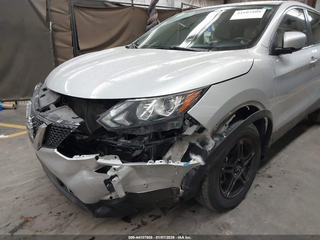 JN1BJ1CP5JW106594 Nissan Rogue Sport S