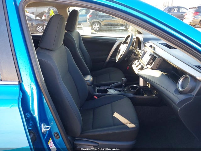 JTMZFREV9HJ101087 Toyota RAV4 LE