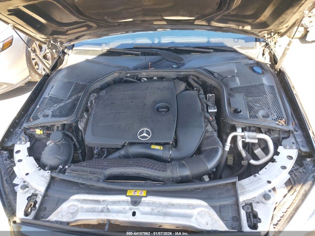 WDDWJ8DB1KF878155 Mercedes-Benz C 300
