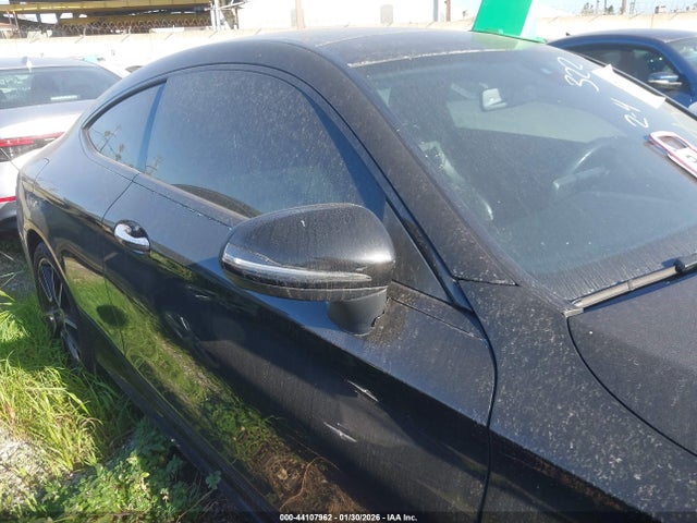WDDWJ8DB1KF878155 Mercedes-Benz C 300