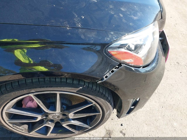 WDDWJ8DB1KF878155 Mercedes-Benz C 300