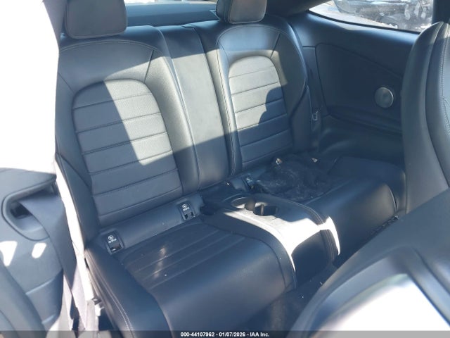 WDDWJ8DB1KF878155 Mercedes-Benz C 300