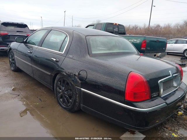 2009 LINCOLN TOWN CAR 2LNHM82V99X601271 Photo 2