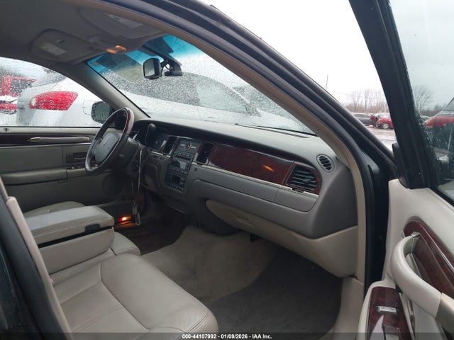 2009 LINCOLN TOWN CAR 2LNHM82V99X601271 Photo 4