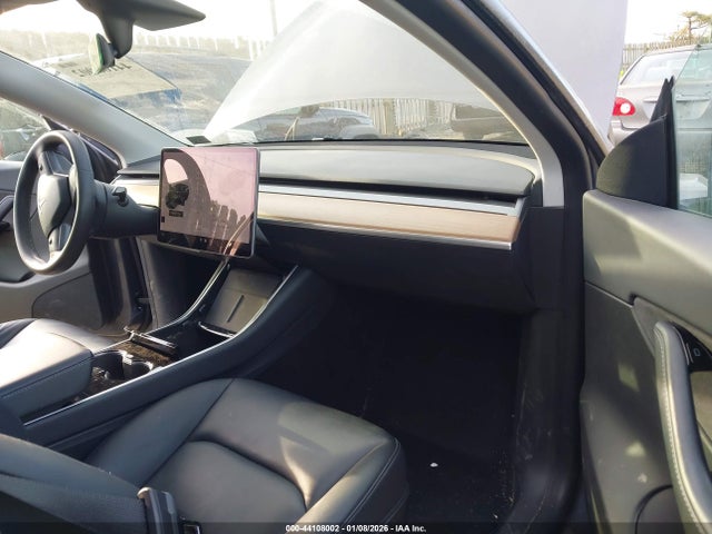 2020 TESLA MODEL Y 5YJYGDEE8LF048877 Photo 4
