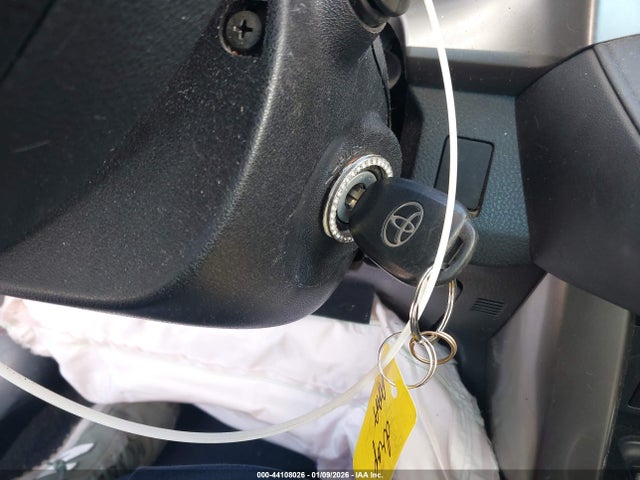 Toyota RAV4 LE 2018 JTMZFREV5JD127352 Image 25