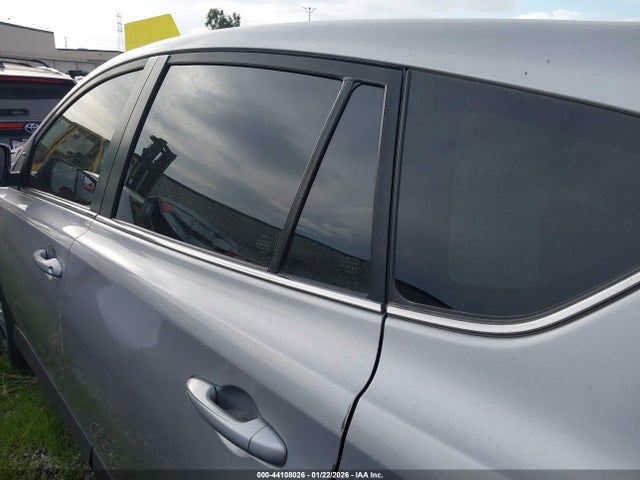 Toyota RAV4 LE 2018 JTMZFREV5JD127352 Image 28