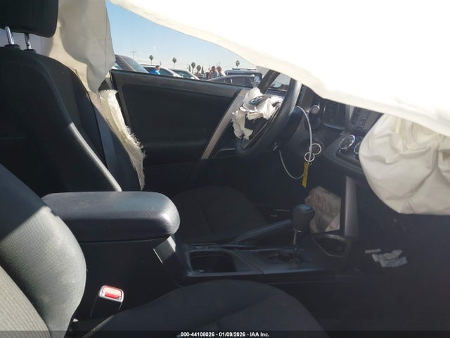 Toyota RAV4 LE 2018 JTMZFREV5JD127352 Image 19