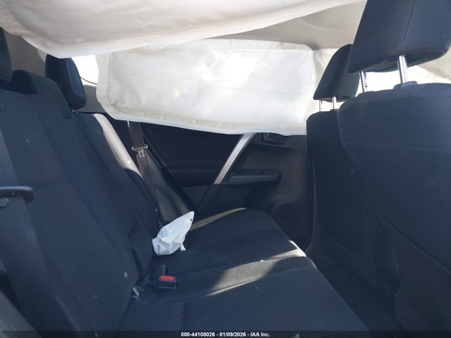Toyota RAV4 LE 2018 JTMZFREV5JD127352 Image 22