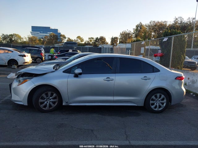 5YFEPRAE3LP061112 Toyota COROLLA LE